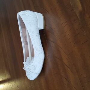 Steve Madden Kids New In Box White Embroidered Flats - Size 4